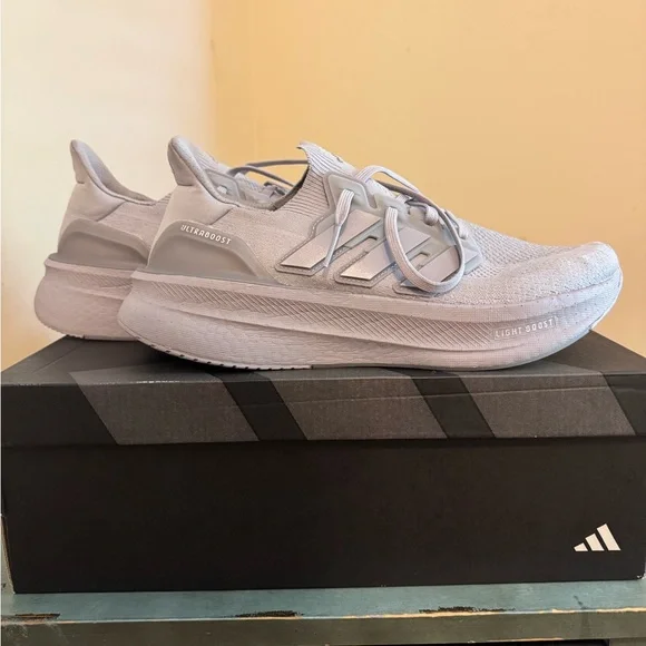 Adidas Ultraboost 5 (11.5 M) - Picture 3 of 6